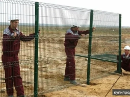 Установили защитное ограждение в Уральске с помощью проверенных разнорабочих